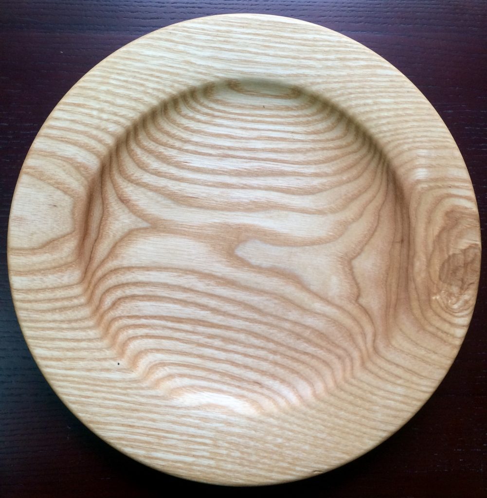 Красивые тарелки из дерева